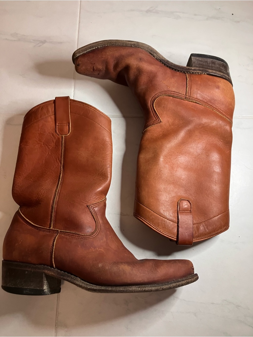 Dayton Classic brown / Tan Leather Western Pull-On cowboy Boots.